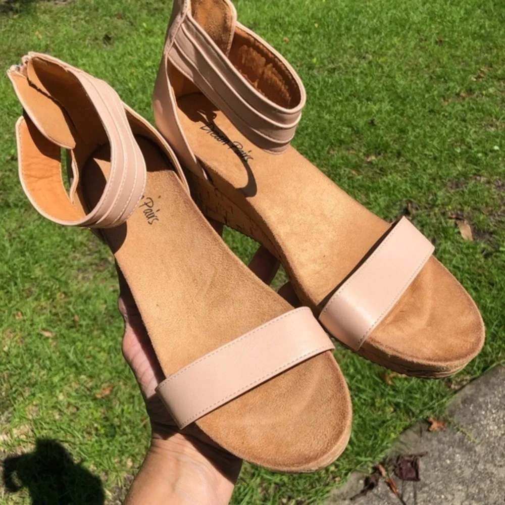 Dream Paris Platform Wedges Size 9.5 Peach